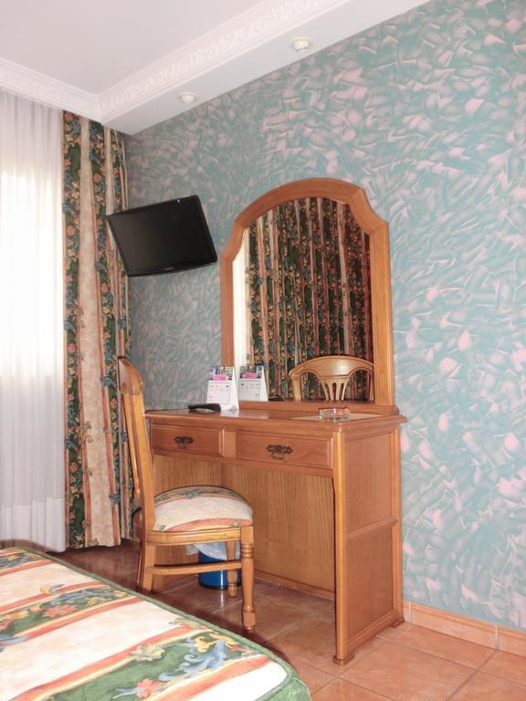 Hotel Las Ruedas Laredo Exteriör bild