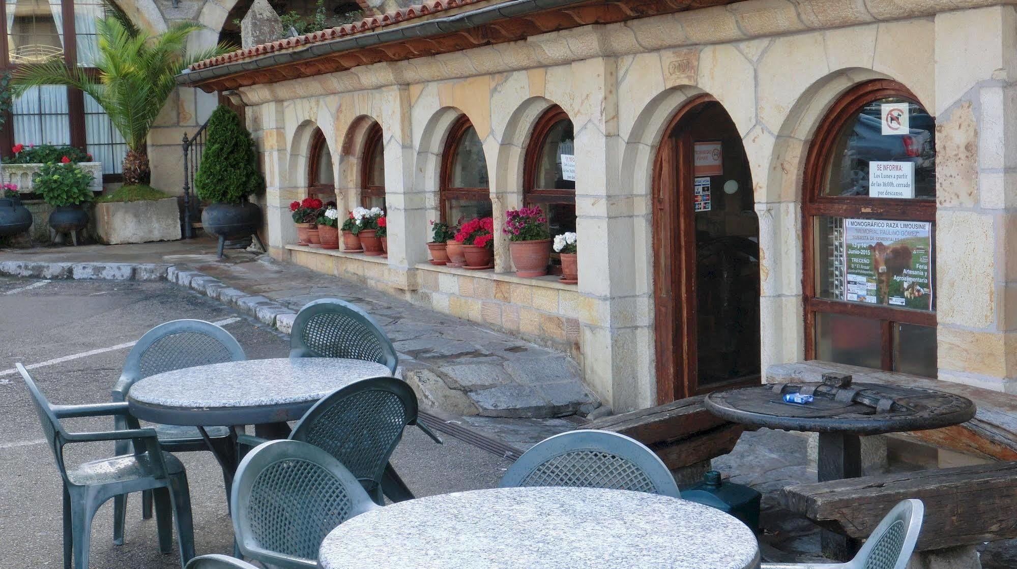 Hotel Las Ruedas Laredo Exteriör bild